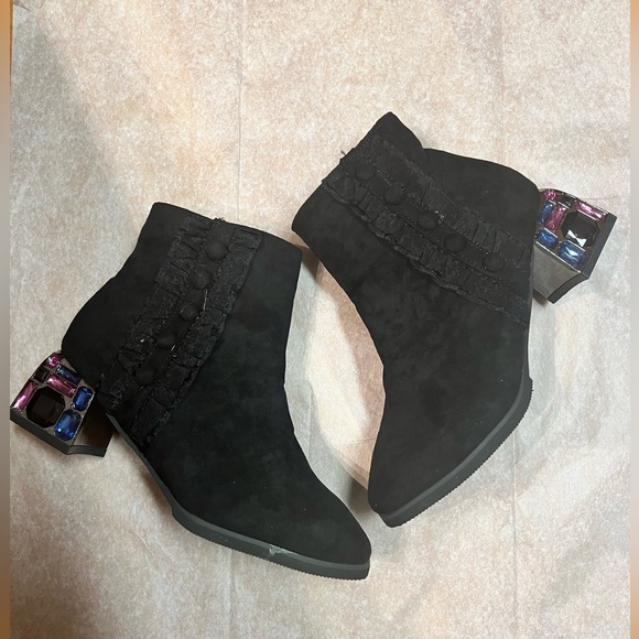 NWOT- Faux Suede Lace Ankle Boots (US 7) - Picture 3 of 11